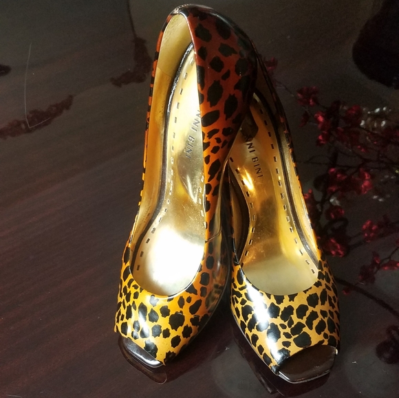 Gianni Bini Cheetah print Peeptoe leather heels - Picture 9 of 10